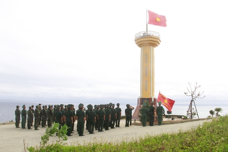 Bảo vệ, giữ vững quốc phòng, an ninh được Đảng bộ, quân và dân trên đảo xem là nhiệm vụ hàng đầu.