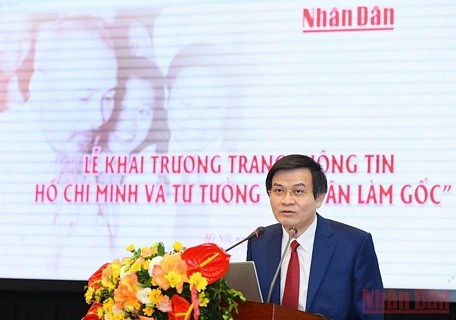  Đồng chí Đoàn Minh Huấn phát biểu tại lễ khai trương Trang thông tin Hồ Chí Minh và tư tưởng “lấy dân làm gốc”. (Ảnh: THÀNH ĐẠT)