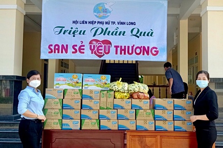 Tinh thần đoàn kết, chia sẻ nhau trong khó khăn bởi dịch bệnh COVID-19 đã góp phần ổn định đời sống Nhân dân. (Ảnh minh họa)