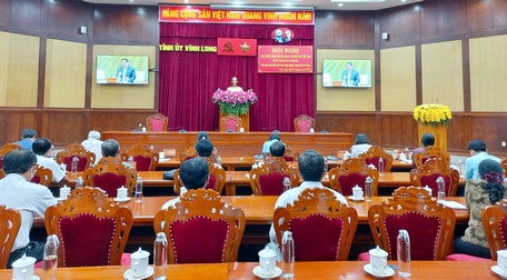 Các đại biểu tham dự hội nghị tại điểm cầu Vĩnh Long.