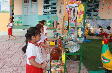 Trẻ luôn được quan tâm chăm lo trong trường lớp an toàn, góp phần phát triển toàn diện.