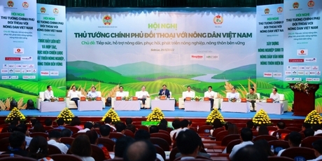 Thủ tướng đối thoại với nông dân Việt Nam.