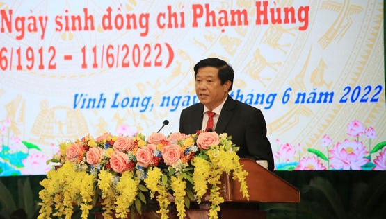 Đồng chí Bùi Văn Nghiêm- Ủy viên BCH Trung ương Đảng, Bí thư Tỉnh ủy Vĩnh Long phát biểu chào mừng hội thảo