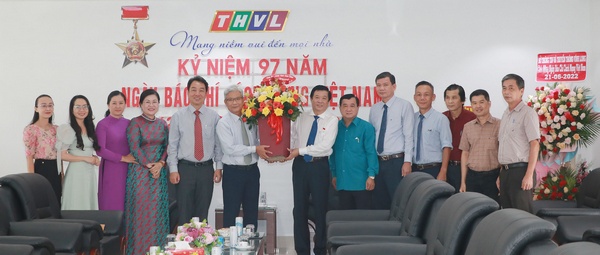 Lãnh đạo tỉnh đến thăm và chúc mừng Đài Phát thanh- Truyền hình Vĩnh Long