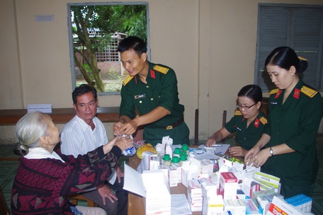 Ngành quân y nêu cao tinh thần trách nhiệm, phục vụ tốt nhu cầu khám chữa bệnh của người dân.