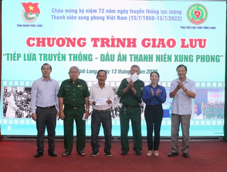 Trao quà hỗ trợ cho cựu thanh niên xung phong có hoàn cảnh khó khăn