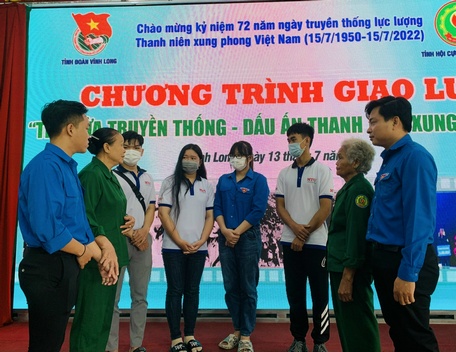 Các cựu thanh niên xung phong chia sẻ về những ký ức hào hùng.