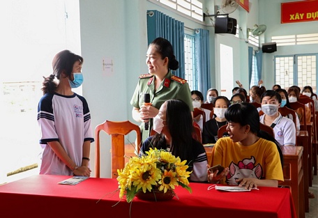 Công tác tuyên truyền phòng chống tội phạm, trong đó có tội phạm mua bán người được tỉnh Vĩnh Long thực hiện thường xuyên, phù hợp từng nhóm đối tượng.  Ảnh minh họa   