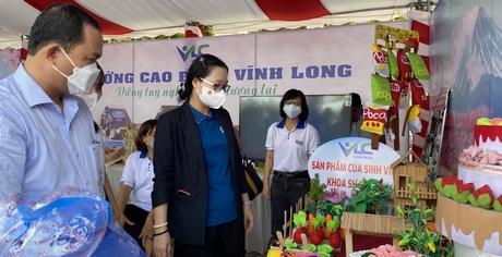 Kết nối thông tin, tập trung phát triển thị trường lao động nhằm đảm bảo cung- cầu lao động và việc làm.