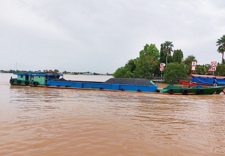 Mực nước sông lên nhanh, người dân cần chủ động các biện pháp ứng phó với lũ, triều cường.