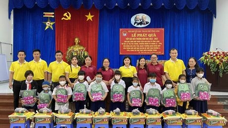 Những phần quà góp phần hỗ trợ cho các em học sinh khó khăn có điều kiện học tập tốt hơn.