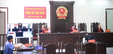 Điểm cầu trung tâm tại TAND tỉnh.