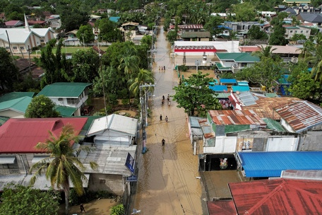 Nhiều nơi tại tỉnh Bulacan bị ngập lụt - Ảnh: REUTERS