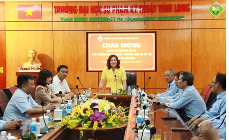Thứ trưởng Bộ Lao động- Thương binh và Xã hội Nguyễn Thị Hà đến thăm và làm việc với Trường ĐH Sư phạm kỹ thuật Vĩnh Long.
