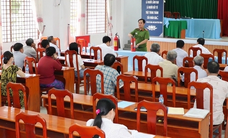 Thông qua mô hình “Tổ liên gia an toàn phòng cháy chữa cháy”, người dân được trang bị kiến thức, sẵn sàng hỗ trợ nhau khi có tình huống xảy ra.