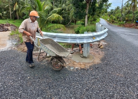 Nhờ sự đồng thuận của người dân, nhiều công trình xây dựng cơ bản phục vụ xây dựng NTM sớm hoàn thành.