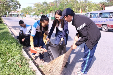 Giới trẻ ngày một ý thức hơn việc “sống xanh”, giữ môi trường sạch đẹp.