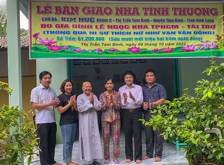 Bàn giao nhà cho hộ ông Trần Văn Mười Ba (ấp Tường Nhơn B, xã Tường Lộc).