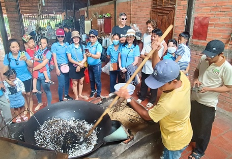 Tổng mức bán lẻ hàng hóa và doanh thu dịch vụ tiêu dùng tiếp tục tăng trưởng khá.  Ảnh minh họa