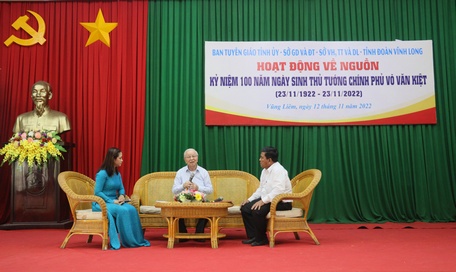Các bạn đoàn viên, thanh niên được nghe ông Phạm Chánh Trực - nguyên Phó trưởng ban Kinh tế Trung ương, Phó Bí thư Thường trực Thành ủy TP Hồ Chí Minh, Bí thư Thành đoàn Sài Gòn - Gia Định kể chuyện về Thủ tướng Võ Văn Kiệt.
