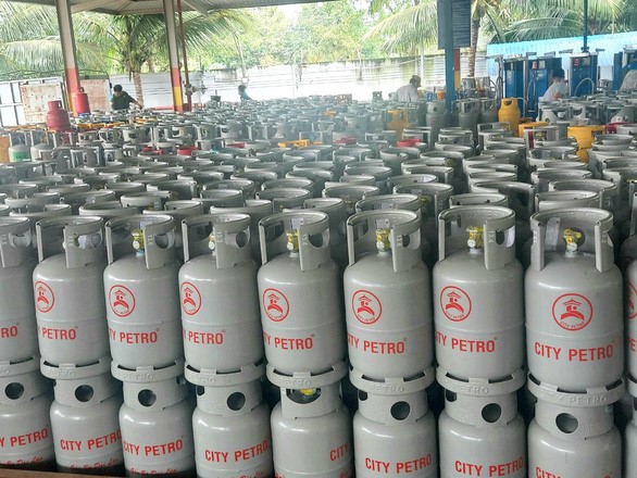 Giá gas tiếp tục tăng tháng thứ hai sau sáu tháng giá gas tụt dốc - Ảnh: QUANG TUẤN