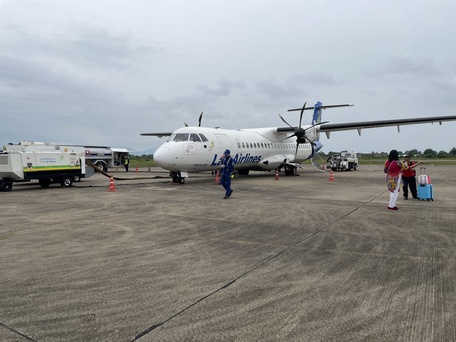 Check in máy bay Lào Airlines.