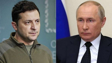 Tổng thống Nga Vladimir Putin (phải) và Tổng thống Ukraine Volodymyr Zelensky.