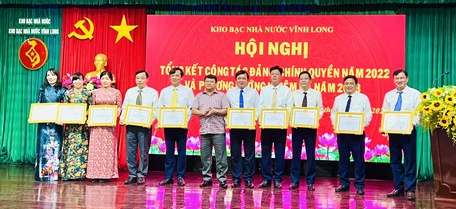 Khen thưởng chi bộ, Đảng viên hoàn thành xuất sắc nhiệm vụ.