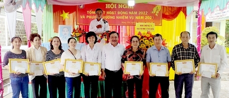 Tuyên dương, khen thưởng các cá nhân tiêu biểu năm 2022.