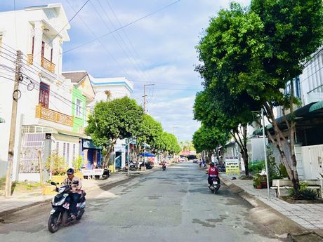 Hạ tầng khang trang, đời sống ngày càng nâng chất.