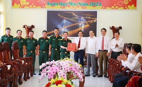 Lãnh đạo tỉnh chúc Tết tại Bộ Chỉ huy Quân sự tỉnh.