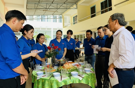 Tổ chức hội thi nấu ăn với chủ đề “Khéo tay hay làm”