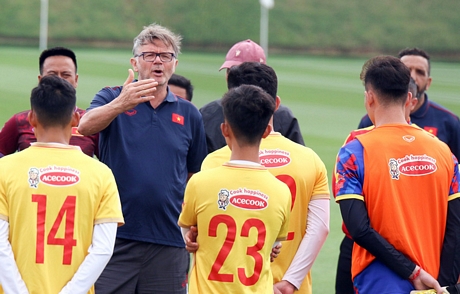 Thầy trò HLV Troussier bắt đầu giai đoạn tăng tốc cho SEA Games 32.