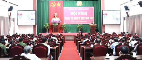 Hội nghị thông tin thời sự cho cán bộ chủ chốt và cán bộ hưu trí, ngày 12/4.