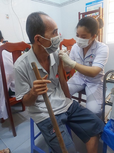 Bộ Y tế đề nghị các đại phương thúc đẩy tiêm vaccine, nhất là cho các nhóm dễ chuyển nặng.