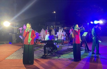 Trung tâm VH Nghệ thuật của tỉnh cũng gặp nhiều khó khăn về cơ sở vật chất, trang thiết bị tập luyện, biểu diễn.