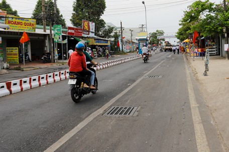 Cảnh vắng phương tiện hiếm thấy tại phà Đình Khao.