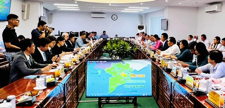 Quang cảnh buổi làm việc.