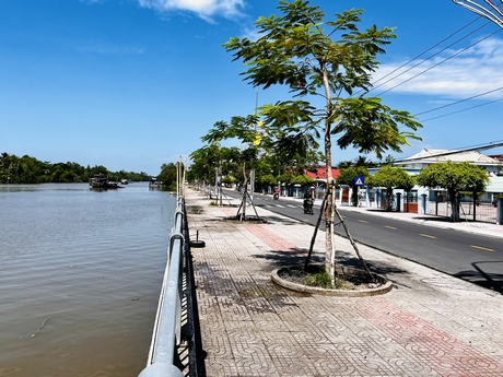 Một góc đô thị xanh mát ven sông.