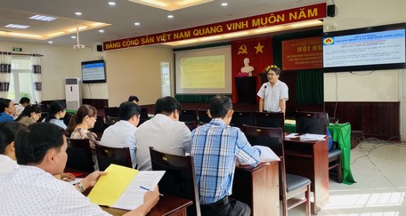 Tập huấn nâng cao năng lực cho đội ngũ cán bộ làm công tác giảm nghèo.