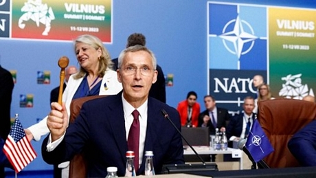 Tổng Thư ký NATO Jens Stoltenberg tại hội nghị thượng đỉnh ở Vilnius, ngày 11/7/2023. Ảnh: AFP/TTXVN