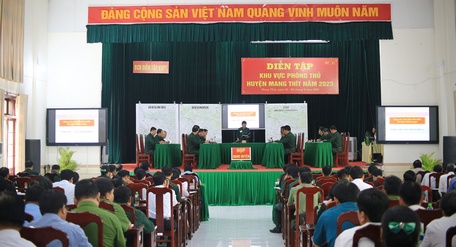 Đại biểu tham quan các cuộc họp vận hành cơ chế trong diễn tập KVPT.