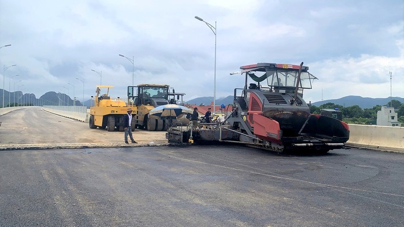 Nhà thầu dự án cao tốc Mai Sơn-Quốc lộ 45 khẩn trương hoàn thiện những công đoạn cuối, đưa công trình vào khai thác đồng bộ dịp Quốc khánh 2/9.