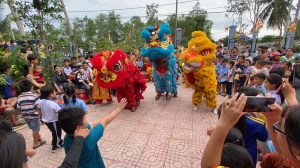 Tiếng trống lân đêm hội trăng rằm