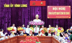 Trao quyết định điều động, luân chuyển và bổ nhiệm cán bộ