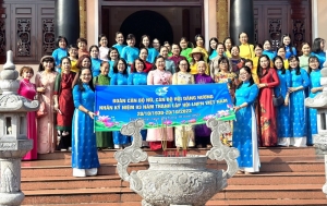 Phụ nữ Vĩnh Long dâng hương, giao lưu nhân ngày 20/10