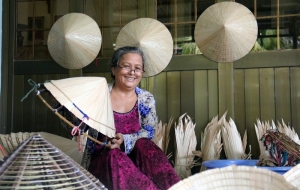 Giữ hồn nón lá quê hương