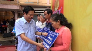Chung vui Ngày hội đại đoàn kết cùng Nhân dân huyện Trà Ôn