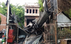 Cháy nhà, 2 cha con tử vong